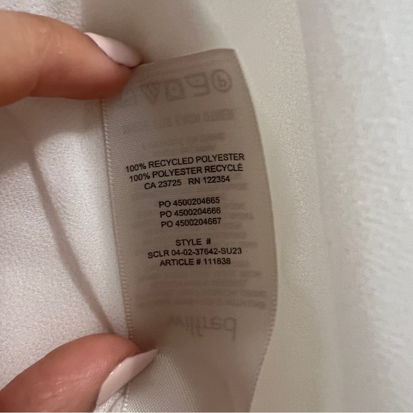 Wilfred Frenchy Blouse size medium in White- Aritzia - Picture 6 of 14